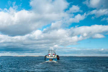 Obraz premium The tow pushes the barge at the Volga river near the Kozmodemiansk city, Mari El, Russia