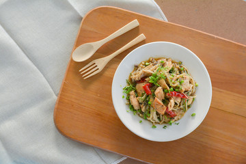 stir-fries mushroom and chicken