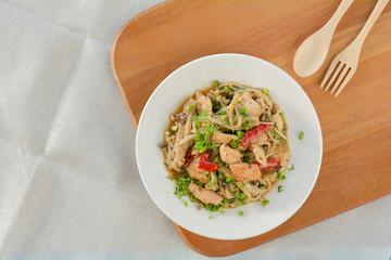 stir-fries mushroom and chicken