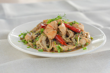 stir-fries mushroom and chicken
