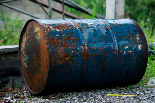 old metal barrel oil,barrel oil gallon rusty