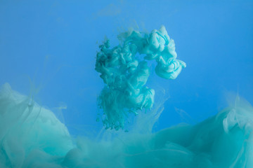 Fototapeta na wymiar Close up view of turquoise paint splash isolated on blue