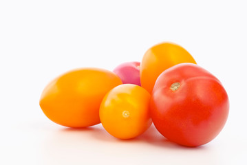 Two different colored tomatoes