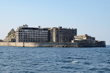 海に浮かぶ廃墟群(軍艦島)