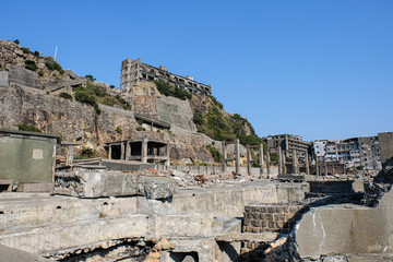 放置されたコンクリートの建築物 (廃墟) © Y.Mura