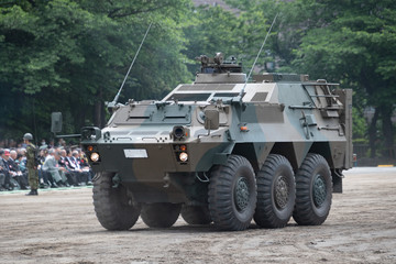 Obraz premium 陸上自衛隊の装甲車
