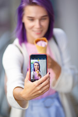 girl shows a photo on the phone