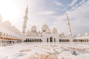Fototapeta na wymiar Famous Sheikh Zayed mosque in United Arab Emirates (Abu-Dhabi, UAE)
