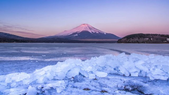 世界遺産・朝日の富士山、凍結した山中湖にて、タイムラプス動画、日本の自然と絶景