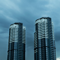 Fototapeta premium modern building at dark sky background