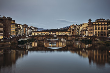 Obraz premium View of Gold Ponte Vecchio Bridge in Florence Arno river