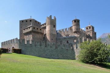Fototapeta na wymiar castello di fenis in italia, castle in fenis village in italy 