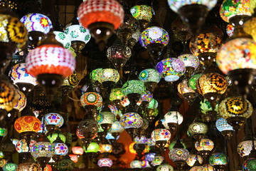 Obraz premium Colorful traditional Turkish lanterns souvenir