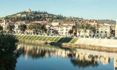 Fototapeta na wymiar Verona bridge river park