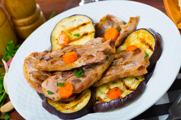 Grilled lamb chops with eggplant