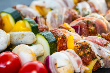 SKEWER MEAT AND VEGETABLE. SMOKED GRILL FOOD. GARDEN PARTY