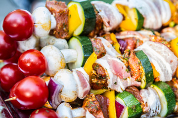 SKEWER MEAT AND VEGETABLE. SMOKED GRILL FOOD. GARDEN PARTY