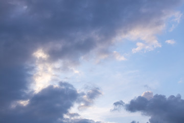 Fototapeta premium wolken am blauen Himmel Regen meteorologie