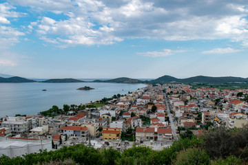 Fototapeta na wymiar Griechisches Dorf am Meer