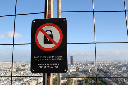 panoramic aerial view of eiffel tower in Paris