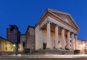 Obraz premium Cathedral of San Pietro after sunset.