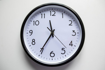 Round office clock