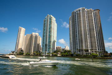 Obraz na płótnie Canvas Miami condominiums and boats in the river