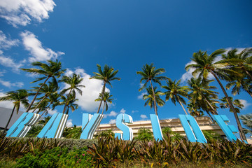 Image of Bayside Marketplace sign and palm trees seen from Biscayne Boulevard