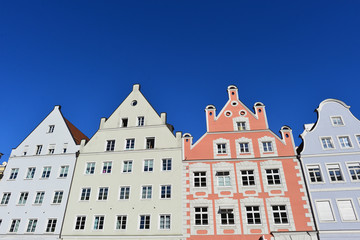 Fototapeta na wymiar Denkmalgeschützte Architektur in Landshut-Altstadt