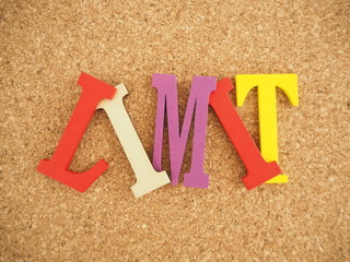 コルクボードの背景にリミットという単語