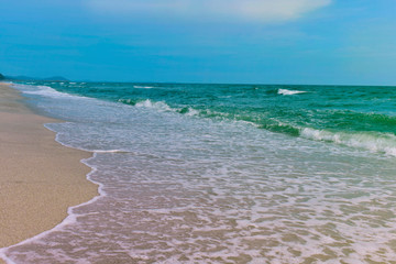  The sound of the sun's rays, the wind The sky at the beach and the beautiful sand