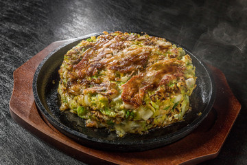 Fototapeta na wymiar お好み焼き Okonomiyaki is a Japanese-style pancake