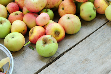 apples in a bowl on wooden table