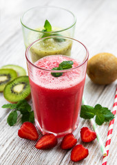 Kiwi and strawberry smoothies