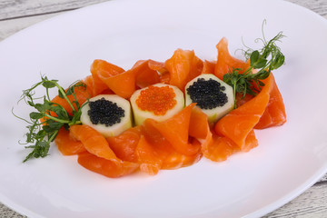 Sliced salmon with caviar