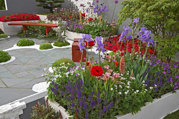 Fototapeta na wymiar A modern peaceful rooftop space in an urban garden created in the Japanese Zen style
