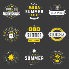 Naklejka premium Summer season sale badges and tags design vector retro set