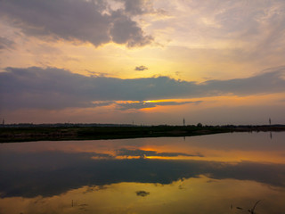 Obraz premium Sunset over the lake in nature