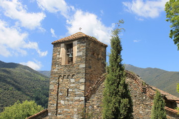 Fototapeta na wymiar old church in the mountains