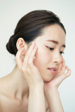 Best 頬に手をあてる Images Stock Photos Vectors Adobe Stock