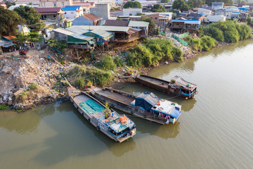 Fototapeta na wymiar Boat on river at Phnompenh wait goods 