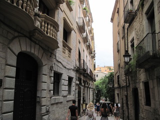 Naklejka premium narrow old street in jirona spain