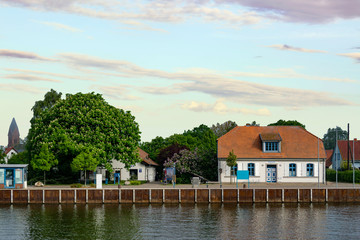 Fototapeta na wymiar house on the lake - harbor of Greifswald