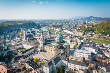 Naklejka premium Salzburg Altstadt mit Dom - Österreich in Europa