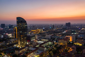 Obraz premium Landscape Phnompenh city from drone on the night