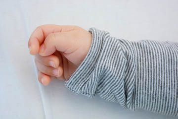 Obraz premium newborn baby hand on white background
