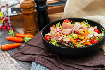 salad crude in melance of beans, kitchen of smoked tuna and sauce wasabi and cincemere