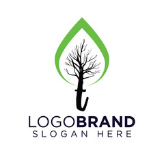 Obraz premium t Letter with tree logo vector