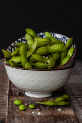 Frische gruene Edamame