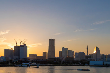 夕暮れの横浜みなとみらい　大さん橋から